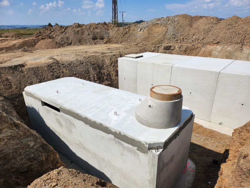detailní reference, Betonová retenční nádrž a betonová požární nádrž, z nádrží typu NO, s čerpací šachtou, bystřec, db betonové jímky